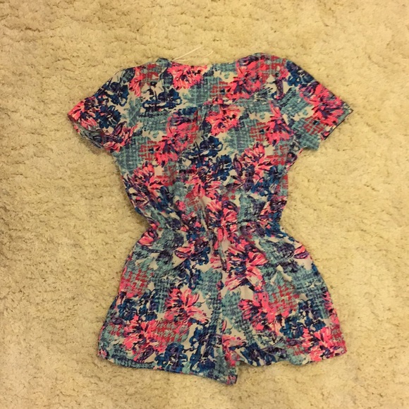 Fun patterned wrap-front romper - Picture 3 of 4
